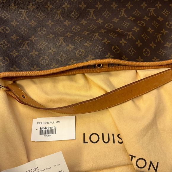 Delightful Louis Vuitton - Picture 7 of 12